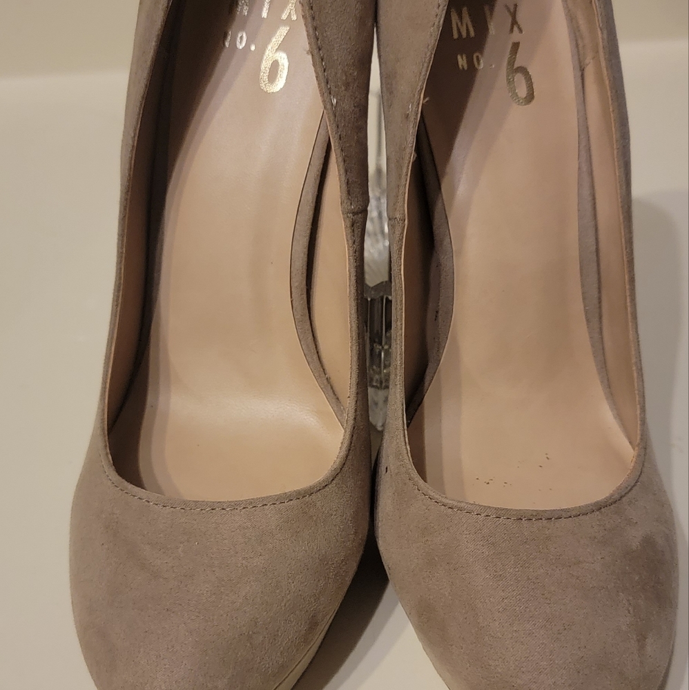 Women's Tan Heels